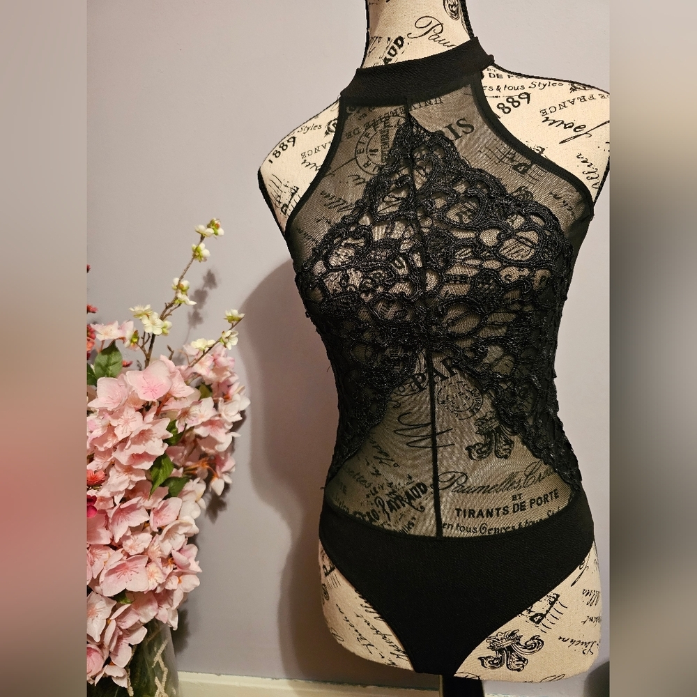 Elegant Black‎ Lace Bodysuit Size XS